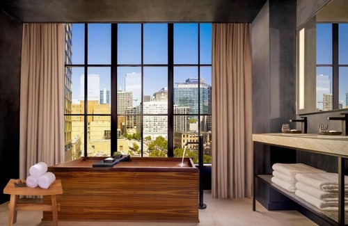 West Loop House | Beautiful Suite Near Roosevelt University - Only a Quick Ride Away