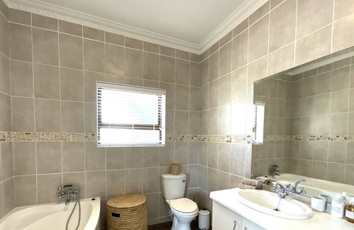 Saint Francis Bay House | Beautiful sunny holiday home