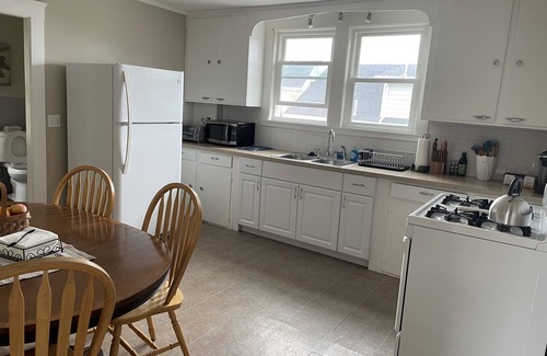 Salem Apartment | Beautiful Sunny Apartment in Salem