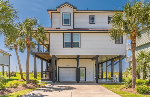 Pirates Beach West House | Beautiful, Sunny Home with Ocean Views, High-Speed WiFi, Central AC