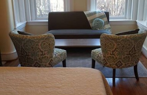 Adams Morgan Bed & Breakfast | Beautiful, Sunny Studio in Vibrant Adams Morgan