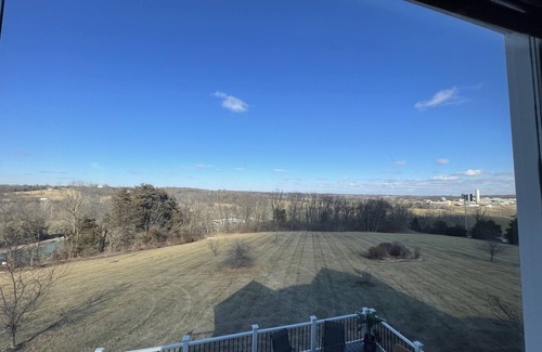 Washington House | Beautiful Sunrise, Rural, close to town, near wineries, next to Sunset Bluffs!