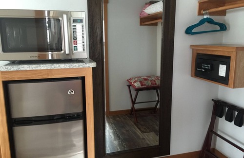 Sequim Bed & Breakfast | Beautiful Sunset Room 1 on the Beach