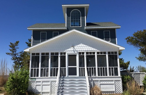 Chincoteague House | Beautiful Sunsets Over The Chincoteague Bay* Panoramic Water Views* Private Dock