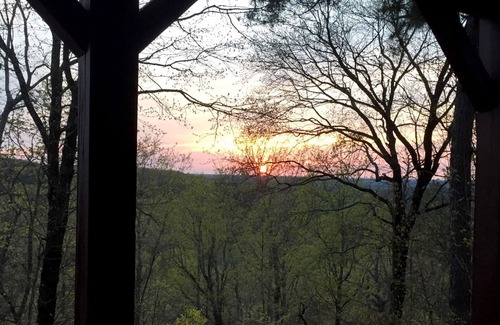 Pine Mountain Cabin | Beautiful sunsets, decks, firepit!
