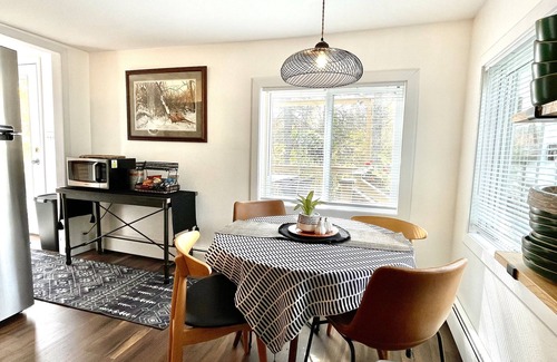 Winter Cottage | Beautiful sunsets, water access, close to trails, Wi-Fi, sml dogs