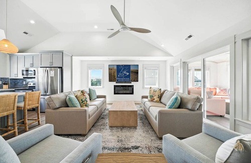 Kitty Hawk House | Beautiful Sunshine | 4,450 ft to the beach | Private Pool and Hot Tub