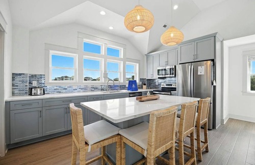 Kitty Hawk House | Beautiful Sunshine | 4,450 ft to the beach | Private Pool and Hot Tub
