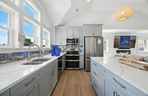 Kitty Hawk House | Beautiful Sunshine | 4,450 ft to the beach | Private Pool and Hot Tub