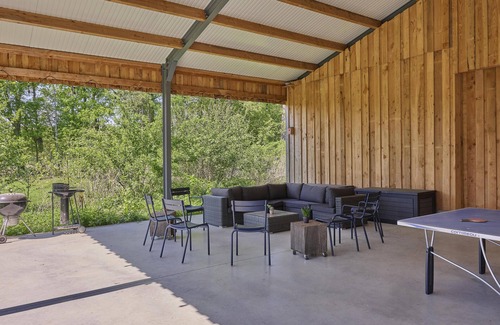 's-Gravenwezel Villa | Beautiful sustainable group home in the woods