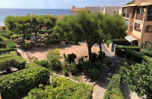 Sausset-les-Pins Apartment | Beautiful T2 facing beaches with sea view terrace