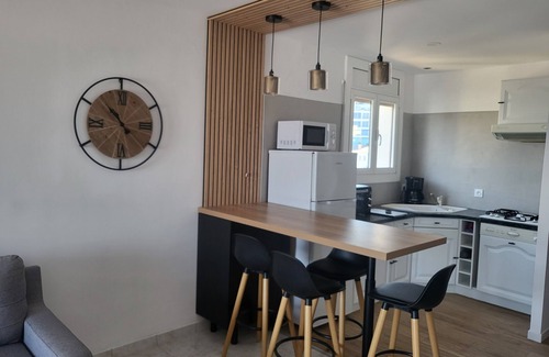 Roses Town Center Apartment | Beautiful T3 apartment with sea view and private parking