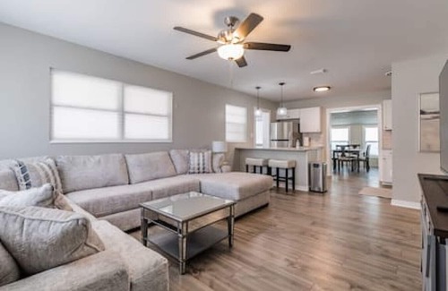 Sun Bay South House | Beautiful Tampa Pool Home w/Spacious Yard