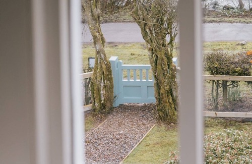 Stonehaven House | Beautiful three-bedroom countryside house offering relaxed, comfortable accommodation with views over the River Dye. Sleeps 6.