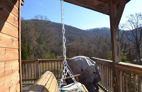 Sevierville Cabin | Beautiful Three Bed Two Bath Near Pigeon Forge, gatlinburg