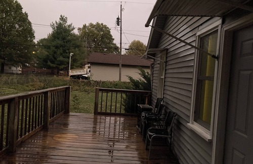 Jerome House | Beautiful three bedroom with AC and WiFi in Springfield