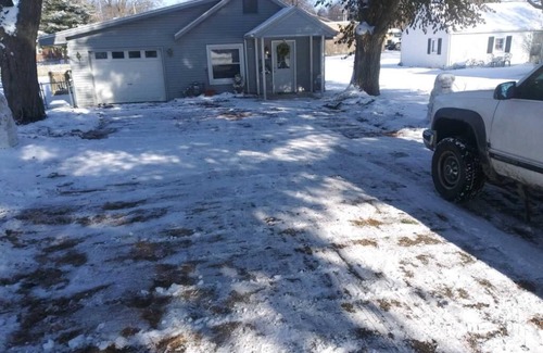 Jerome House | Beautiful three bedroom with AC and WiFi in Springfield
