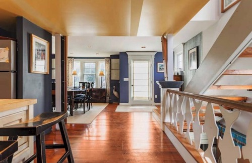 Branford House | Beautiful three-bedroom shoreline house