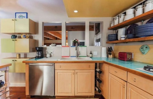 Branford House | Beautiful three-bedroom shoreline house