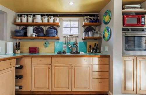 Branford House | Beautiful three-bedroom shoreline house