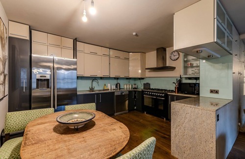 Colville House | Beautiful Three Bedroom House in West London