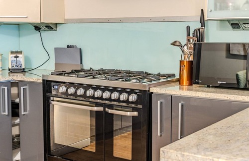 Colville House | Beautiful Three Bedroom House in West London