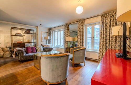 Colville House | Beautiful Three Bedroom House in West London