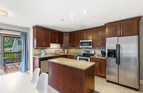 Auburn House | Beautiful Townhome 0.2 Miles to Downtown AU! Sleeps 8!