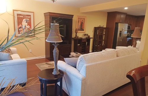 Mount Pleasant House | Beautiful Townhome 10 min from Charleston & Beaches, Pool, Tennis Court!