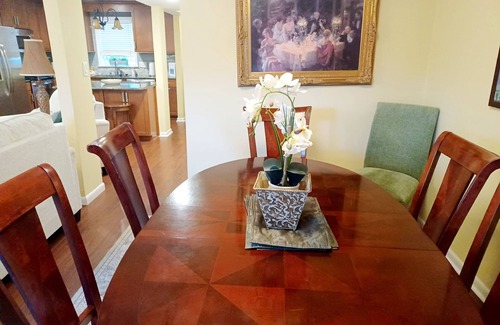 Mount Pleasant House | Beautiful Townhome 10 min from Charleston & Beaches, Pool, Tennis Court!