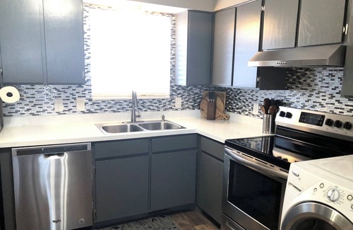 Clearfield House | BEAUTIFUL TOWNHOME!! FAST WIFI, 5 MIN TO HAFB.