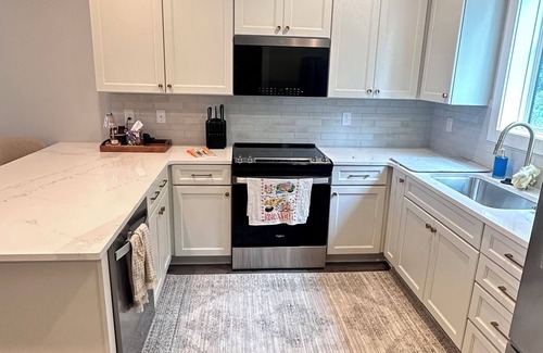 Knoxville House | Beautiful townhome with a rooftop deck with river views in South Knoxville