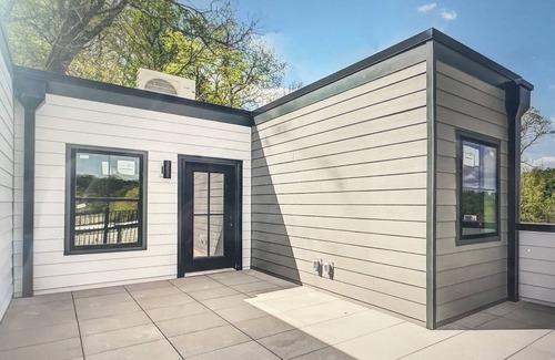 Knoxville House | Beautiful townhome with a rooftop deck with river views in South Knoxville