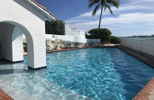 Nassau House | Beautiful townhouse overlooking the ocean in safe private community .