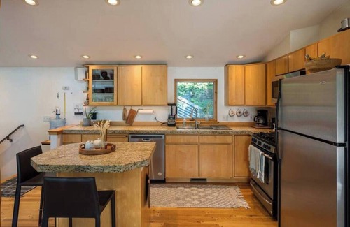 Sun Valley House | Beautiful Treehouse Retreat in Ketchum/Sun Valley. Hot Tub and nearby trails!