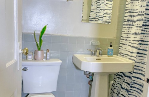 Beverly Grove House | Beautiful Trendy large One Bedroom close to The Grove