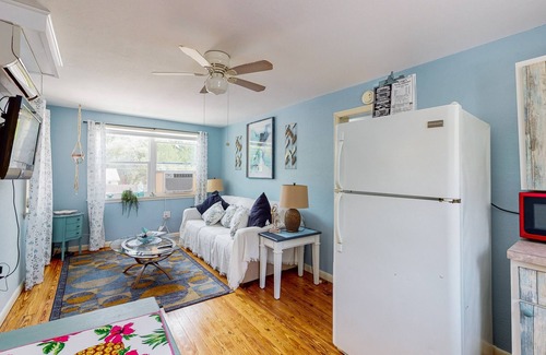 Chassahowitzka House | Beautiful triplex w/cable, washer/dryer, & board games