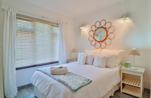 Pennington House | Beautiful Tropical Beach Haven