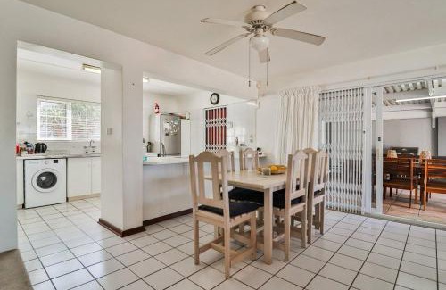 Pennington House | Beautiful Tropical Beach Haven