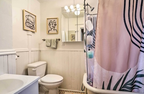 West Seventh Apartment | Beautiful Twin Cities Getaway < 3 Mi to Dtwn!