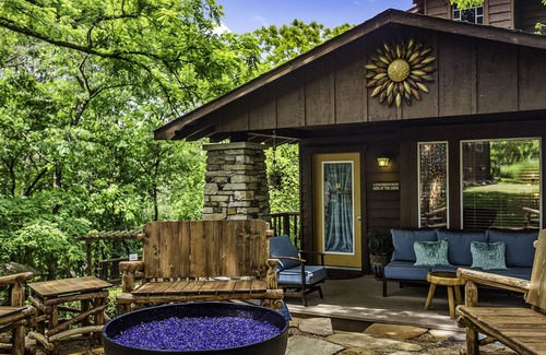 Eureka Springs Historic District Cabin | Beautiful two bedroom cabin with a five minute walk to Eureka Springs Main St