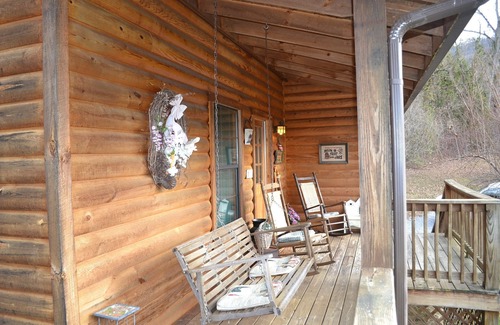 Sevierville Cabin | Beautiful Two Bed Two Bath Near Pigeon Forge