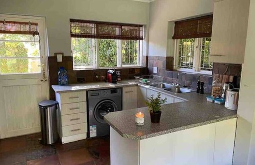 Constantia Cottage | Beautiful Two Bedroomed Cottage en suite with Solar in heart of Constantia