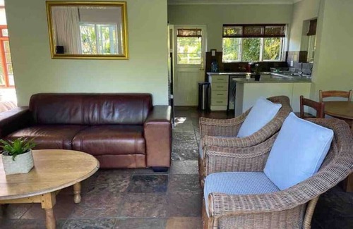 Constantia Cottage | Beautiful Two Bedroomed Cottage en suite with Solar in heart of Constantia