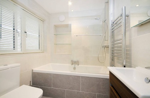 Earl's Court Apartment | Beautiful Two Bedroom Apartment near Hyde's Park