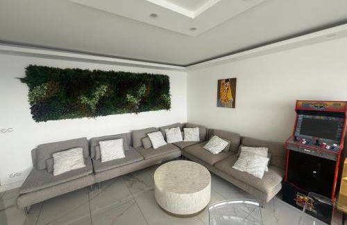 Asiatique Apartment | Beautiful two bedroom apartment in Paris with parking