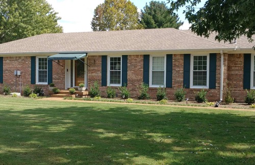 Bellevue House | Beautiful two bedroom space . Great neighborhood, Private entrance .