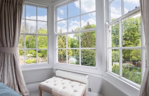 Cheltenham Apartment | Beautiful Two Bedroom Regency Apartment