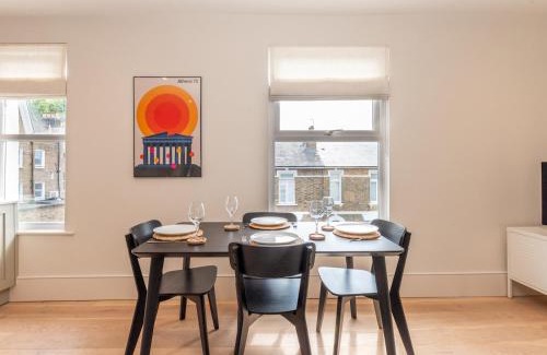 North Richmond Apartment | Beautiful Unique 2BR - Richmond near Transport Pass The Keys