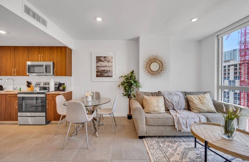 Overtown Apartment | Beautiful Unit with Amazing View Free Parking